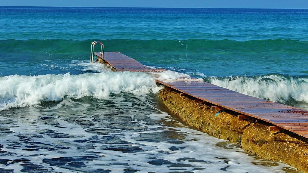 Tinos Beach Hotel Bagian luar foto